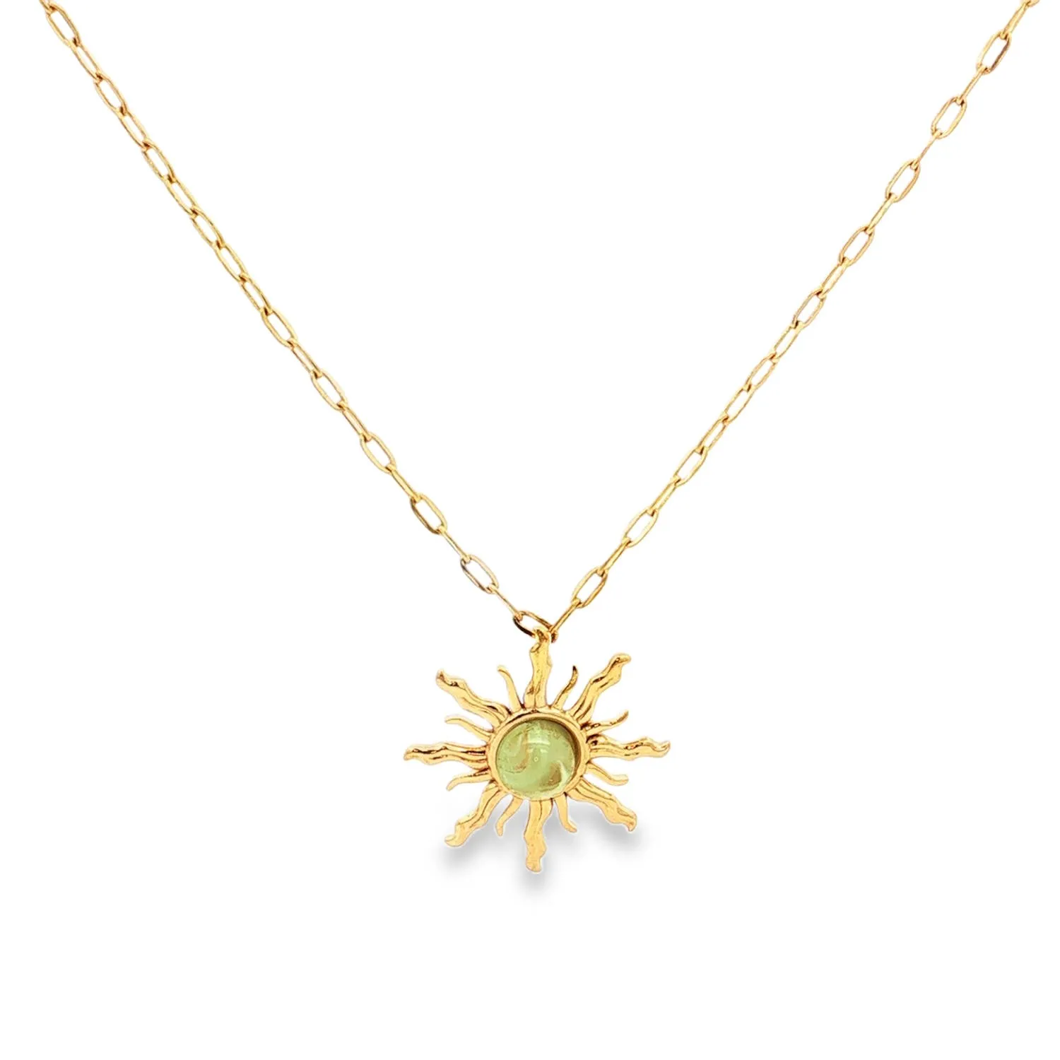 Collier doré à pendentif soleil et cabochon vert tendre